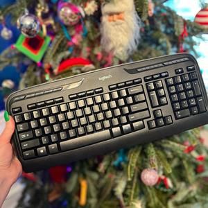 Logitech bundle of 6 keyboards